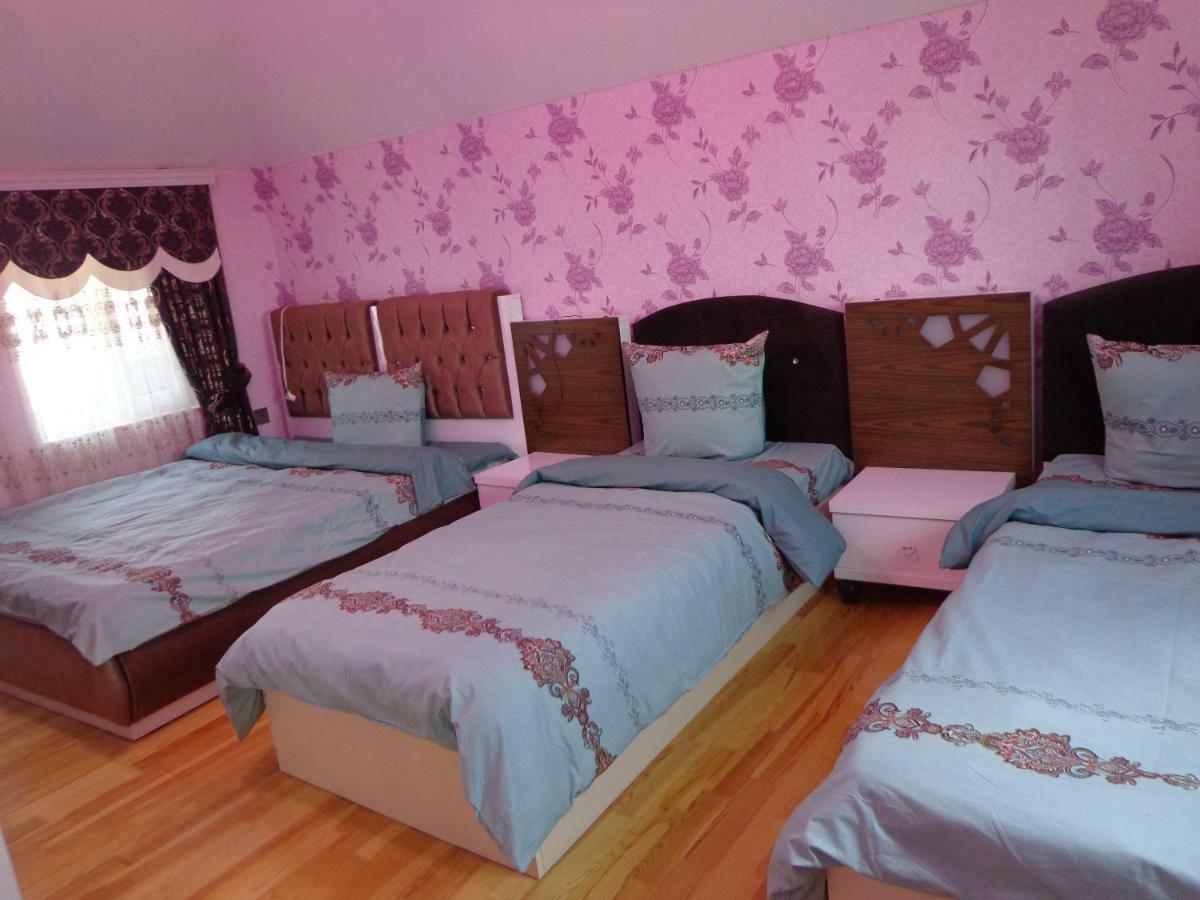 Bed and Breakfast Tubram S Ailəvi Qonaq Evi Şǝki Exterior foto